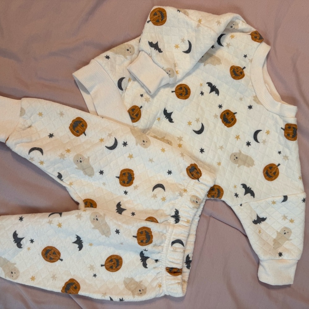 Cozy Halloween Quilted Baby Set - White with Pumpkin & Bat Print